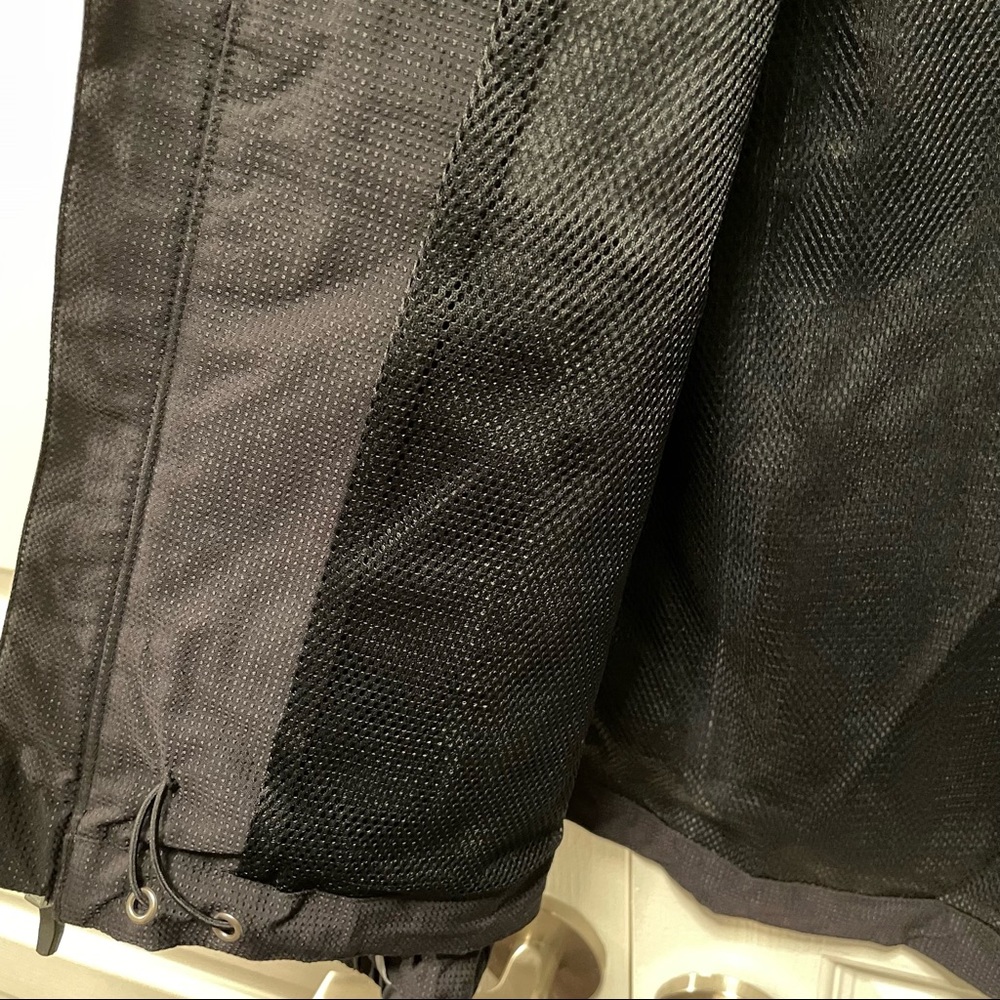NEW BALANCE Black Windbreaker - Picture 4 of 8